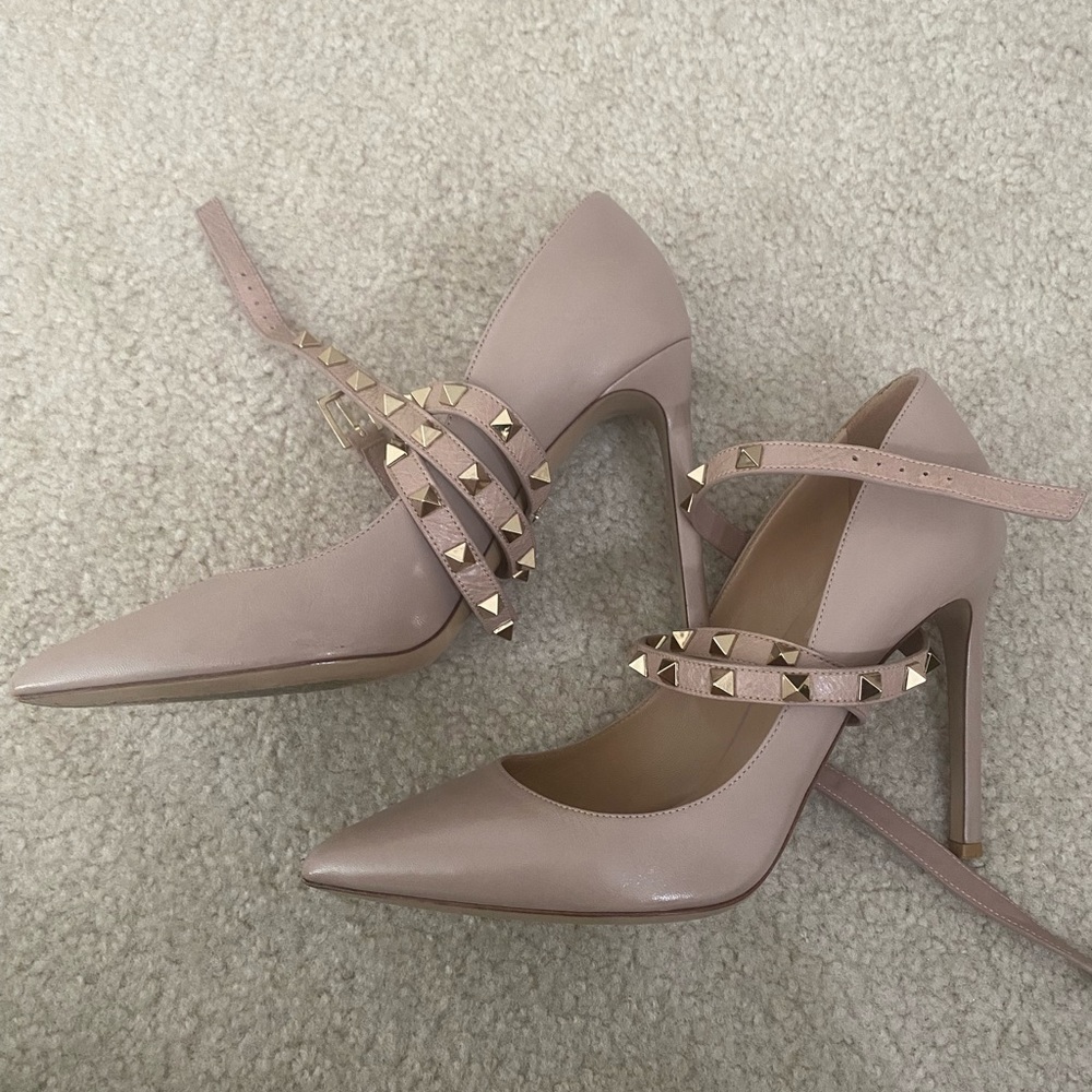 Nude Valentino Rockstud Ankle Wrap Pumps